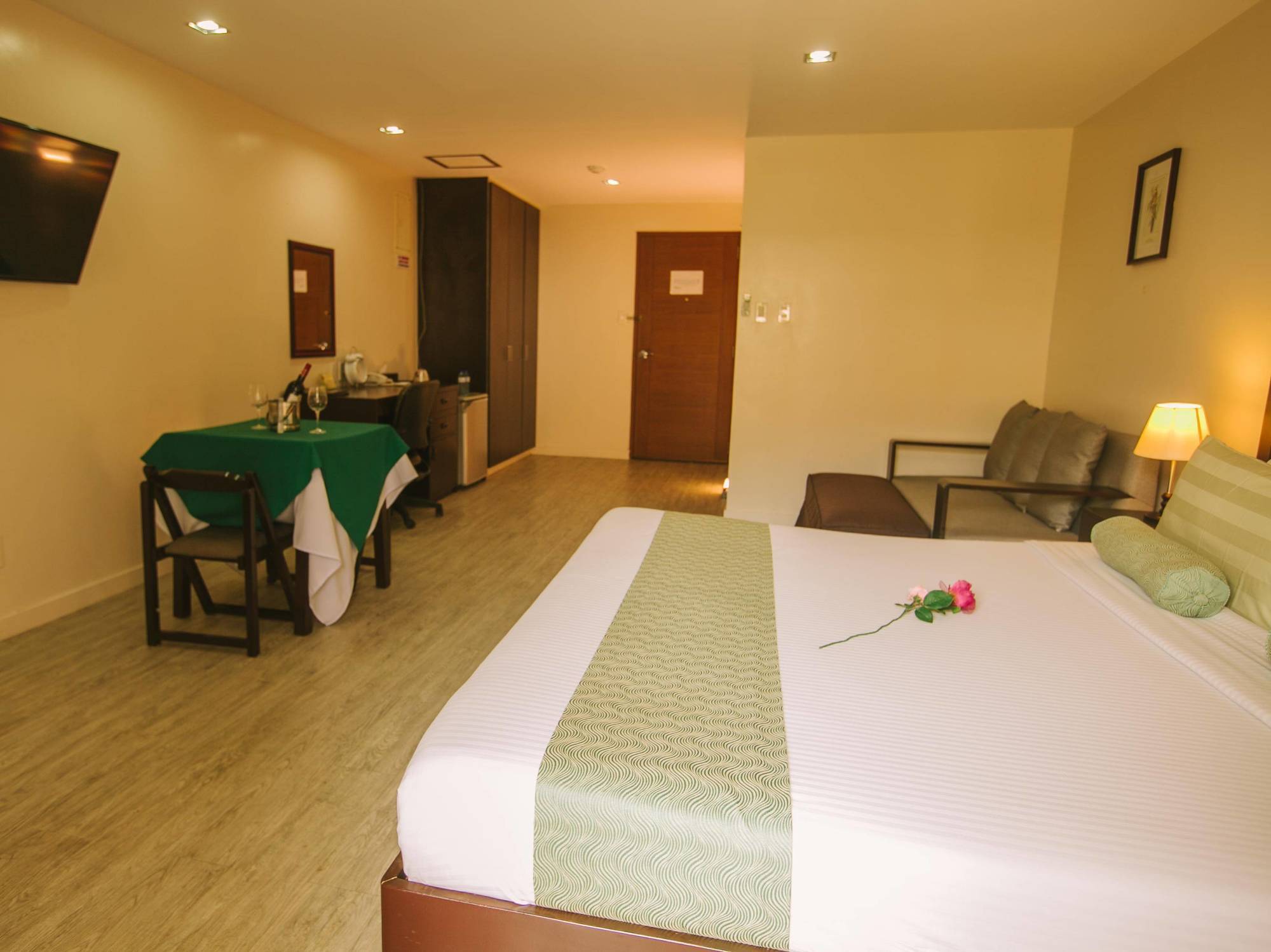 Subic Coco Hotel Olongapo Bagian luar foto